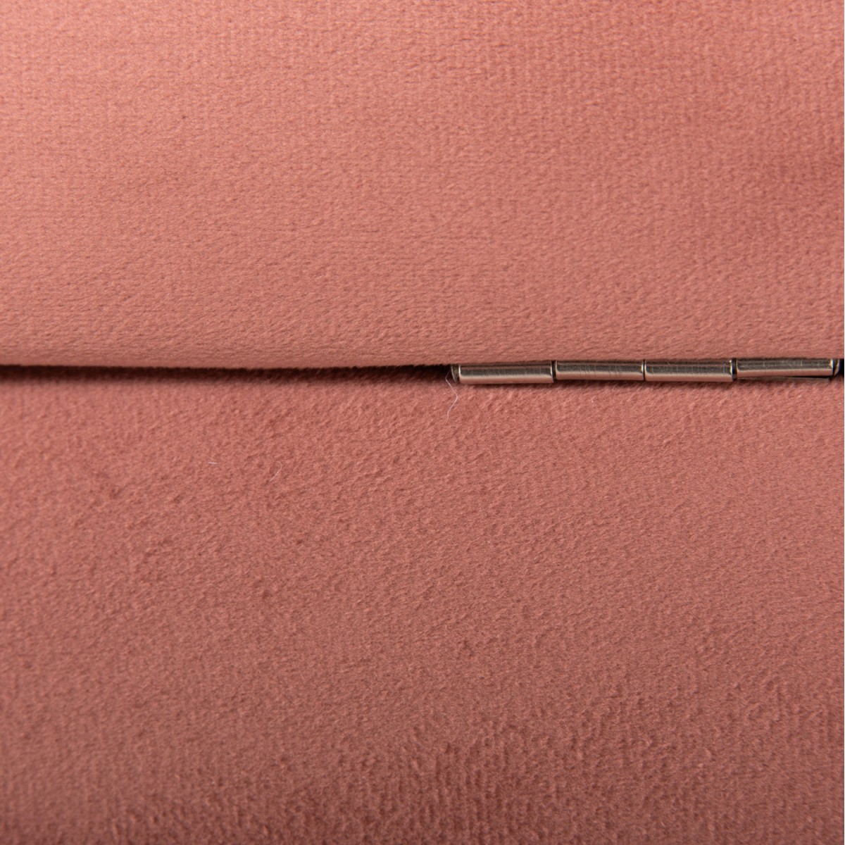 ΣΚΑΜΠΟ-ΜΠΑΟΥΛΟ ΜΕ ΑΠΟΘΗΚΕΥΤΙΚΟ ΧΩΡΟ PUNK HM279.12 ΣΑΠΙΟ ΜΗΛΟ ΒΕΛΟΥΔΟ 90x50x52Υεκ