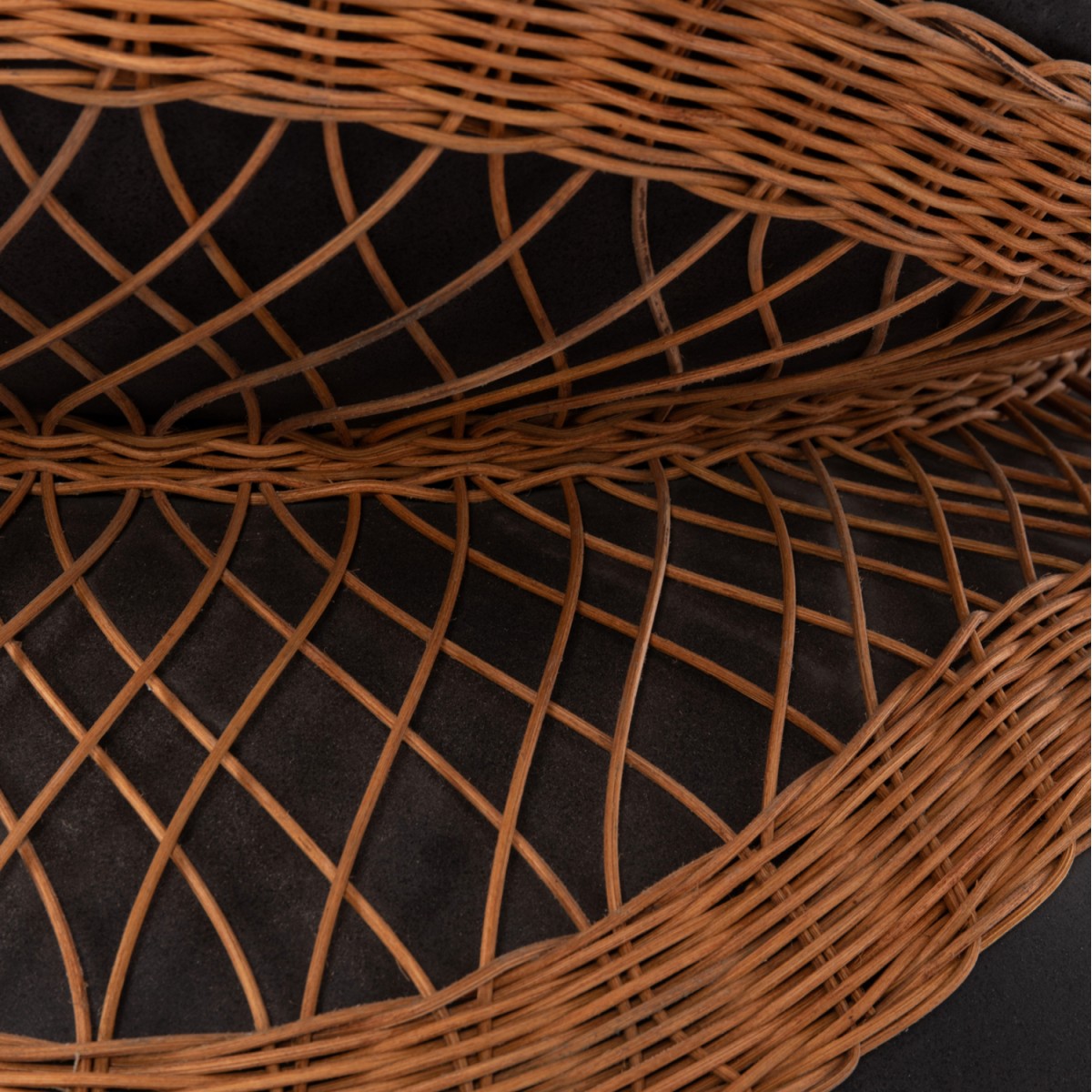 ΤΡΑΠΕΖΙ ΣΑΛΟΝΙΟΥ ΣΤΡΟΓΓΥΛΟ ANNA HM18157.01 FIBER CEMENT ΣΕ ΜΑΥΡΟ-ΦΥΣΙΚΟ RATTAN--Φ92x44.5Υεκ.